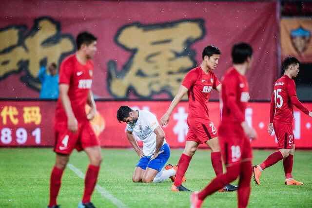  门兴格拉德巴赫主场战平狼堡，错失登顶良机  